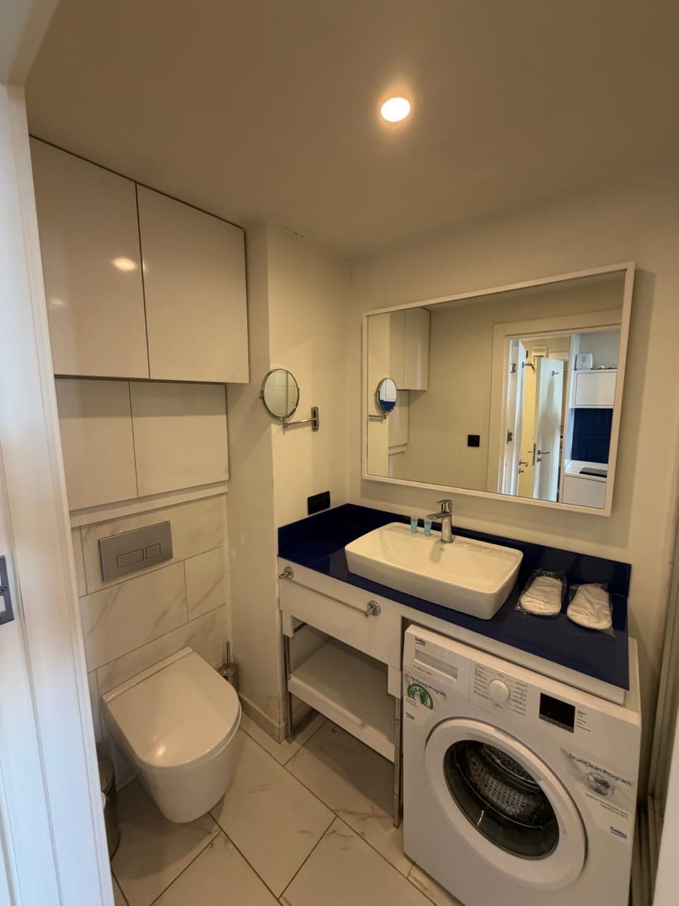 Bathroom, washing machine