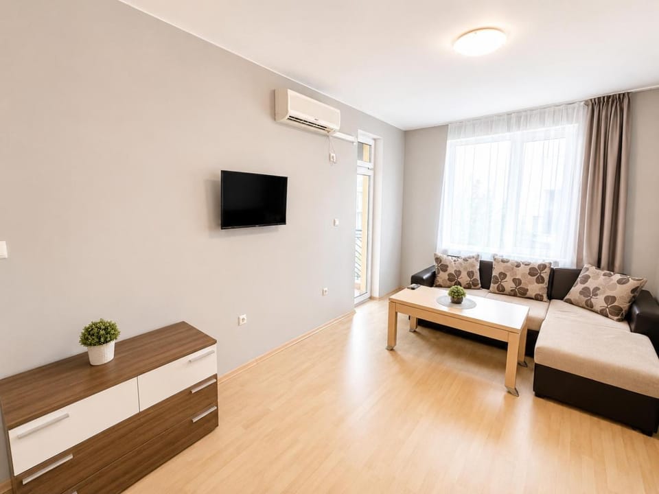 Day, Dining area, pet friendly, air conditioner