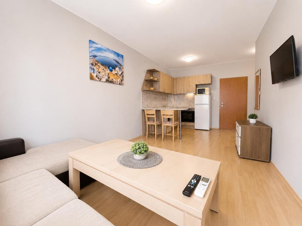 Day, Dining area, pet friendly, air conditioner