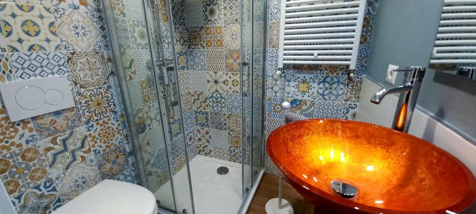 Shower, Toilet, Bathroom