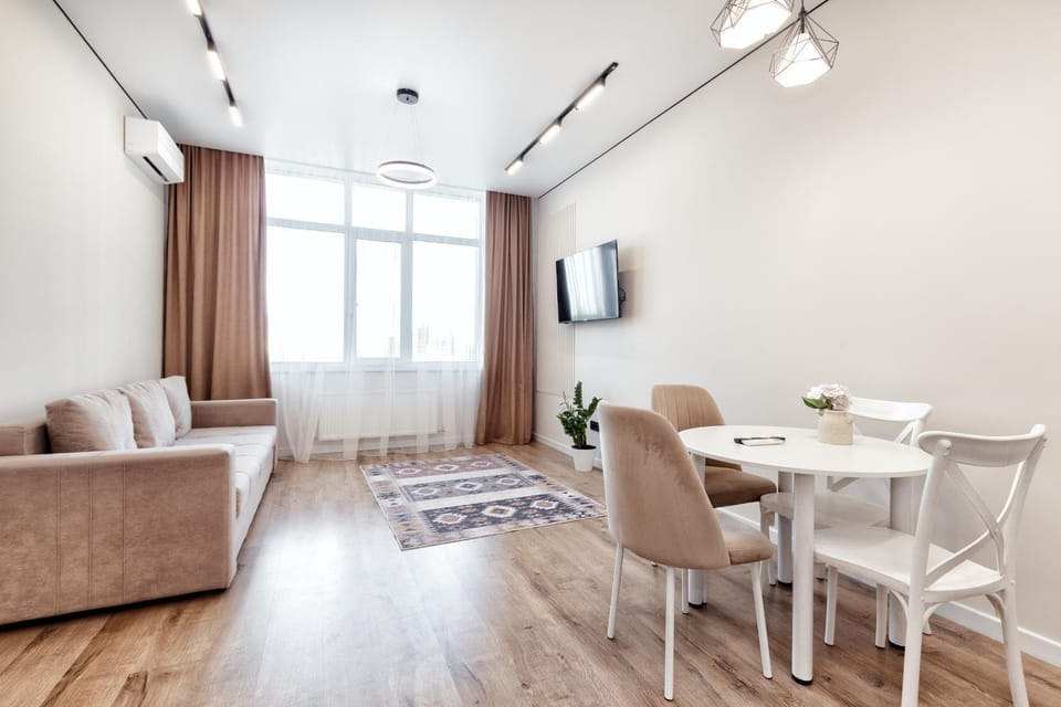 Property building, Restaurant/places to eat, Swimming pool, Breakfast