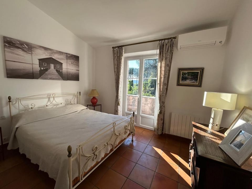 Family villa in the heart of Baie des Canebiers Villa in Saint-Tropez
