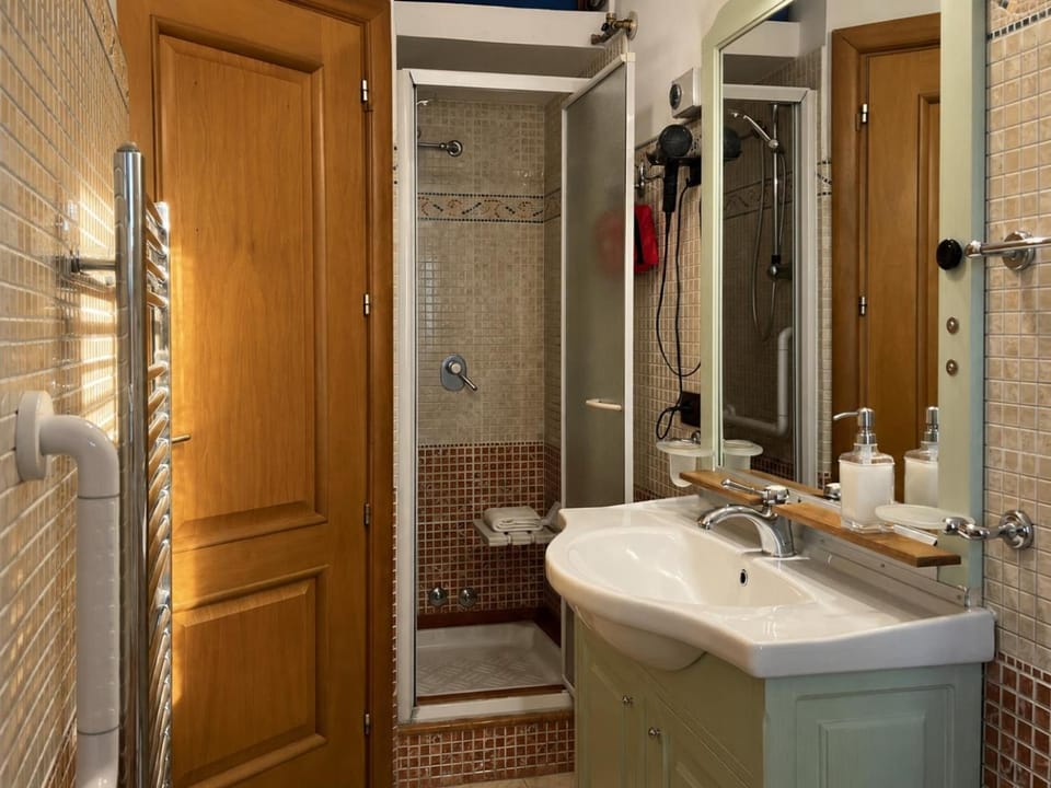 Shower, Bathroom, towels