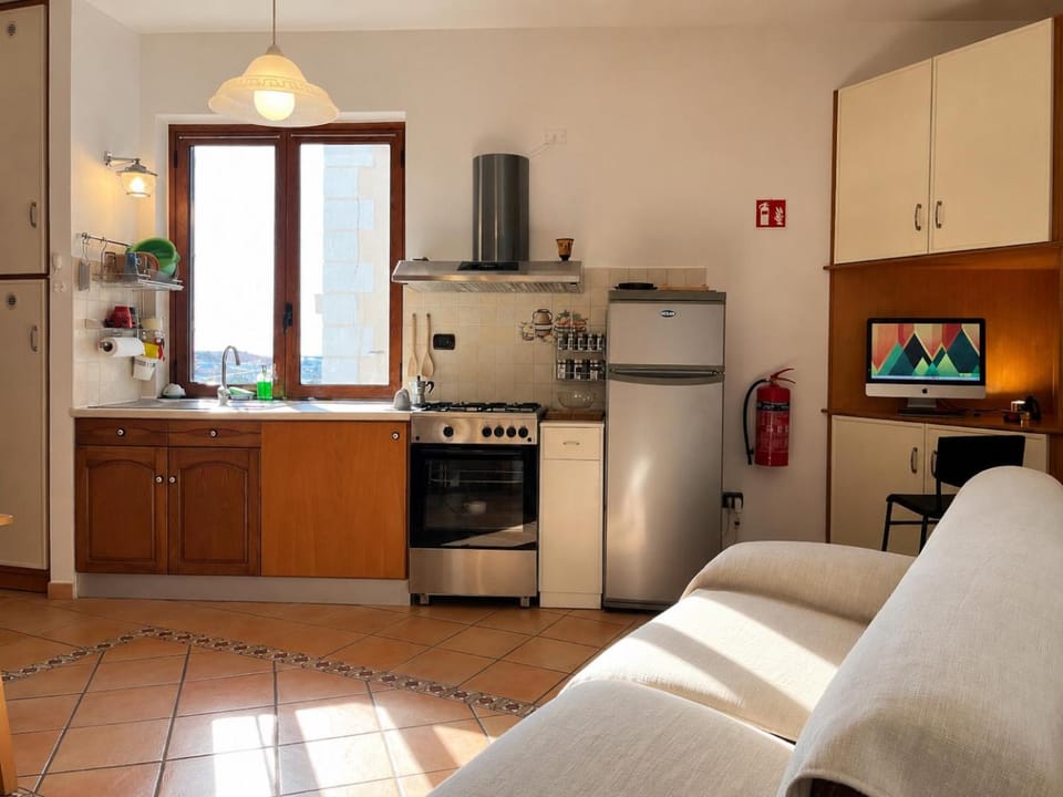 TV and multimedia, Kitchen or kitchenette, Seating area