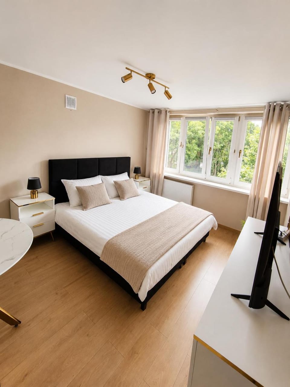 Golden Studio Apartment in Masovian Voivodeship