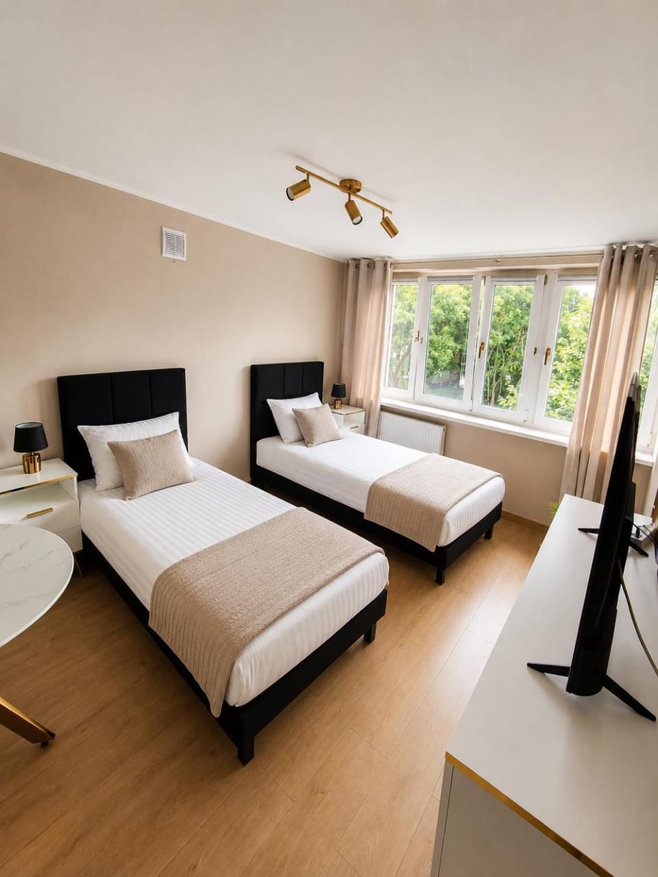 Golden Studio Apartment in Masovian Voivodeship