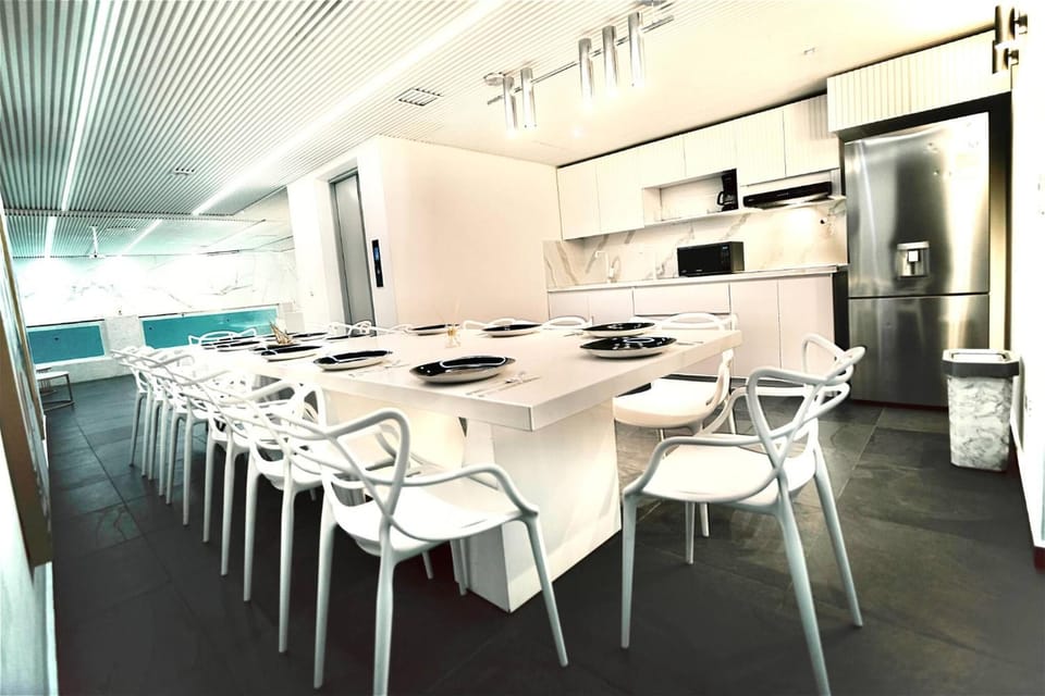 Aman 15Br2 Pools Park Lleras Events Ok Apartment in Medellin