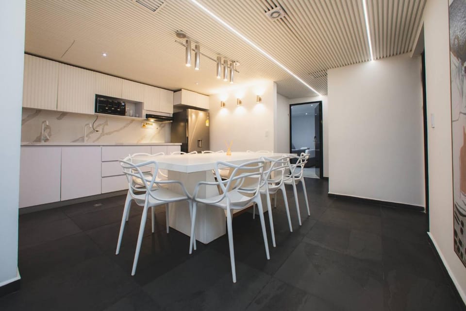 Restaurant/places to eat, Dining area
