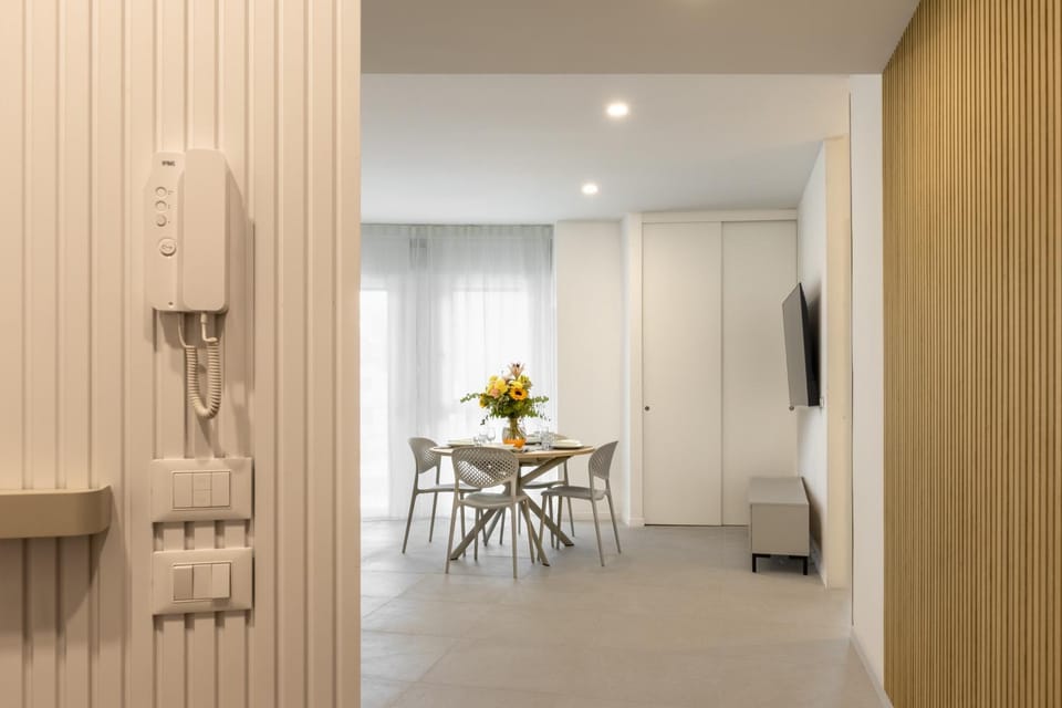 Facade/entrance, heating, air conditioner