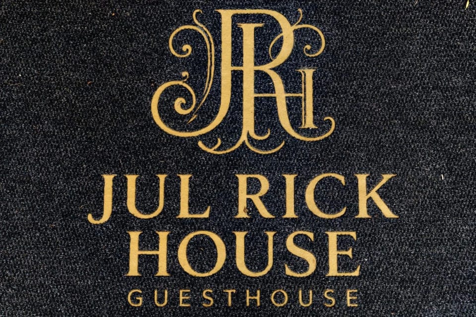 Jul Rick House Guesthouse Bed and Breakfast in Sandton