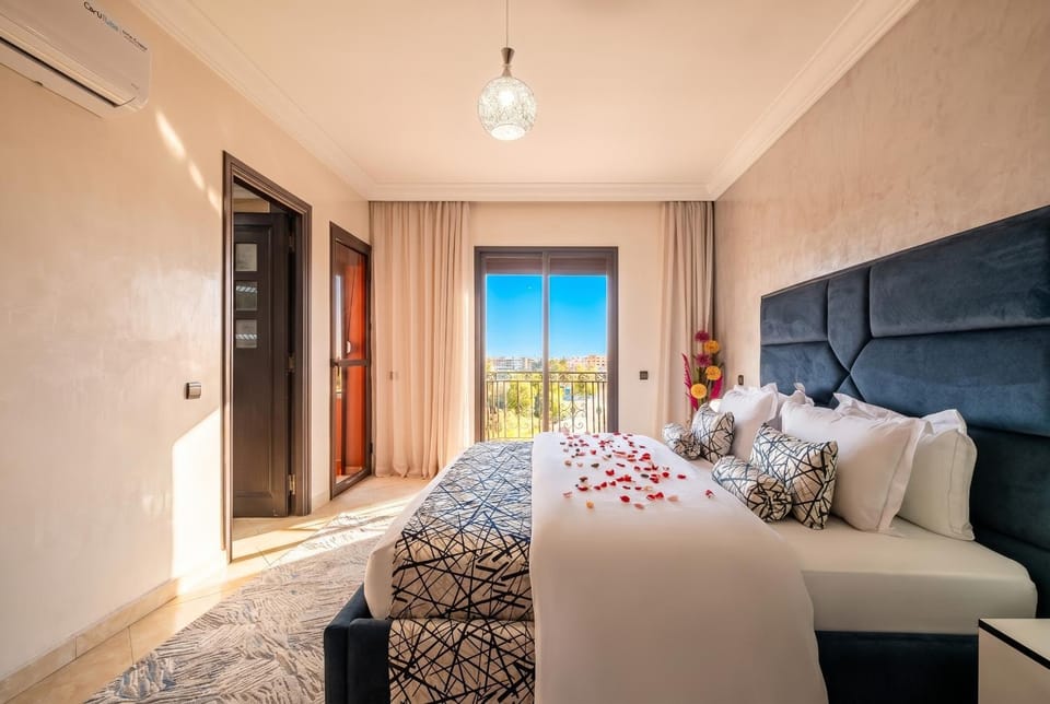 Bed, Balcony/Terrace, Photo of the whole room, Bedroom