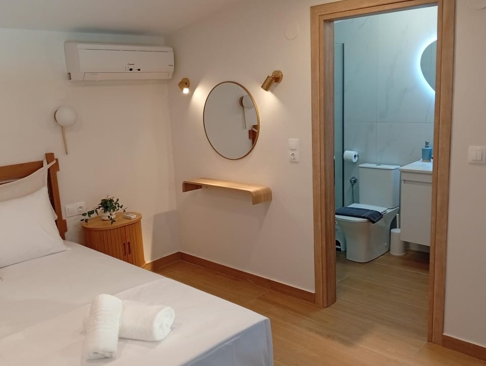 Toilet, Bathroom, Bedroom
