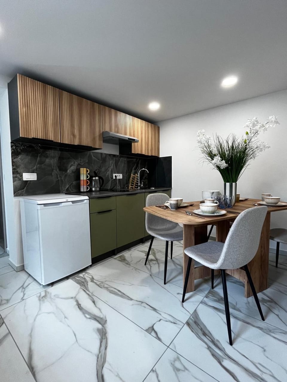 Dining area, kitchen