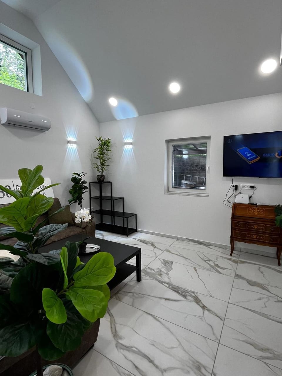 TV and multimedia, Seating area