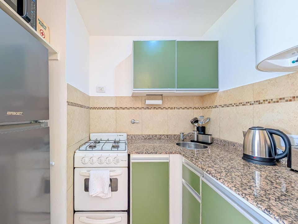 Coffee/tea facilities, microwave, oven, toaster, kitchen