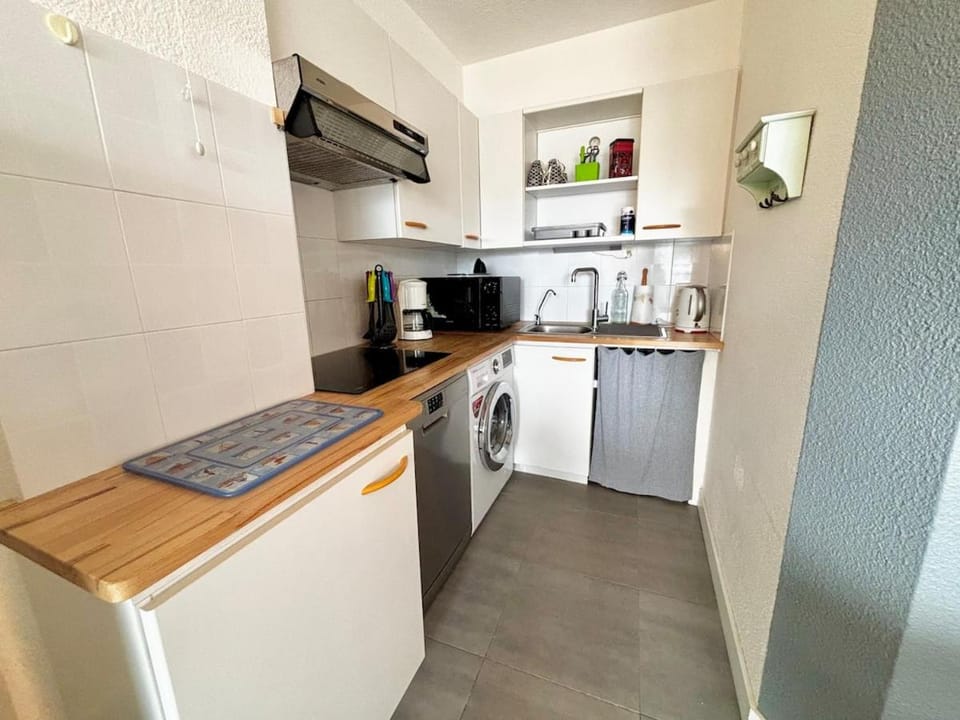 Sea view apartment, terrace, beach within walking distance, Guidel Apartment in Clohars-Carnoët