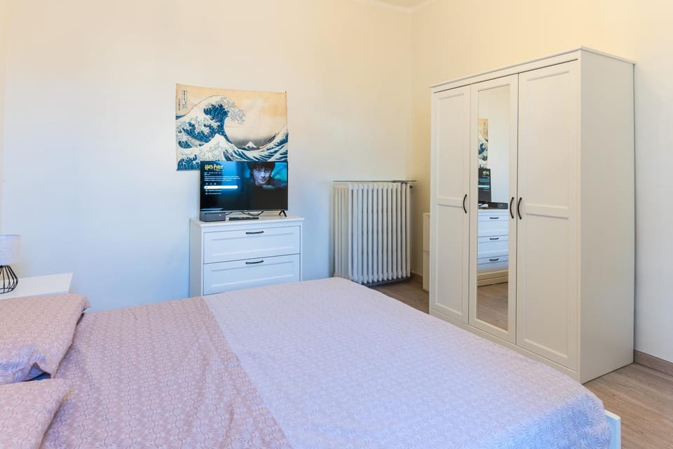 Bed, Photo of the whole room, Bedroom, internet, wardrobe, air conditioner