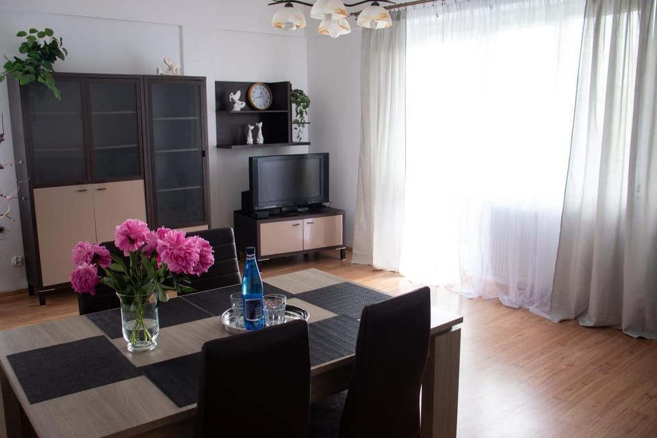 TV and multimedia, Living room, Dining area, flat iron, internet