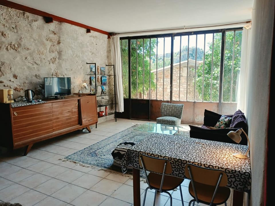 Loft situé au bord de la rivière Apartment hotel in Saint-Martin-d'Ardèche