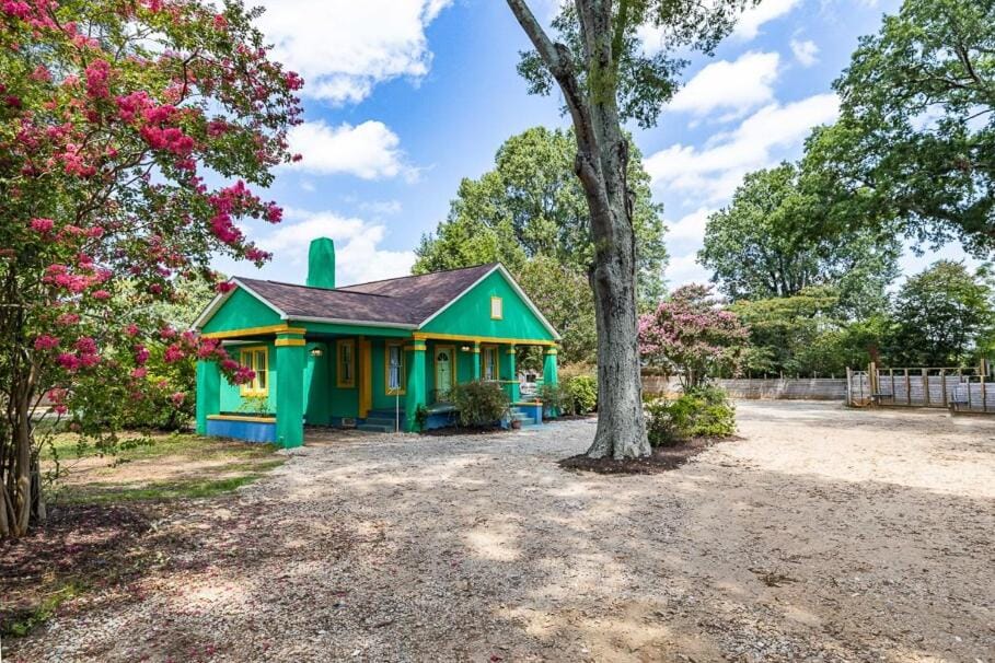 BohoBagh A Vibrant Experience fully fenced and gated for privacy Villa in Charlotte