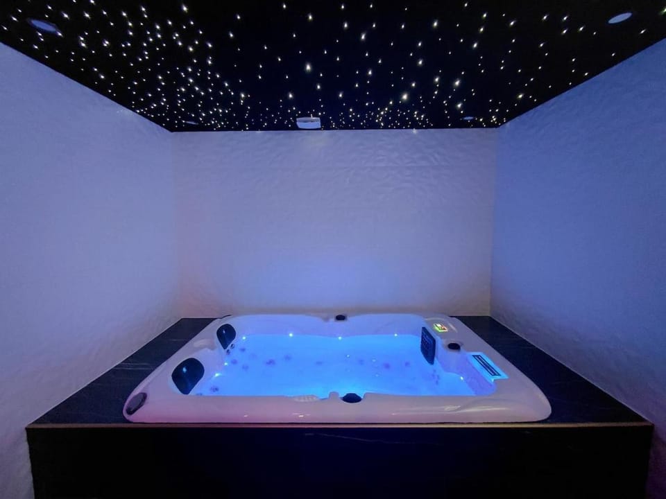 Soft, Jacuzzi, cozy, cinéma, Apartment in Le Mans