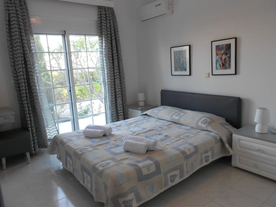 Bedroom, Garden view, Sea view