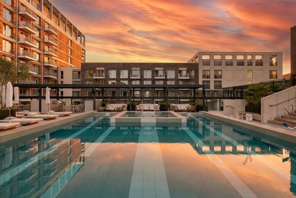 Property building, Day, Pool view, Swimming pool