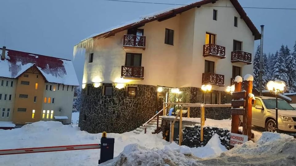 Property building, Facade/entrance, Winter