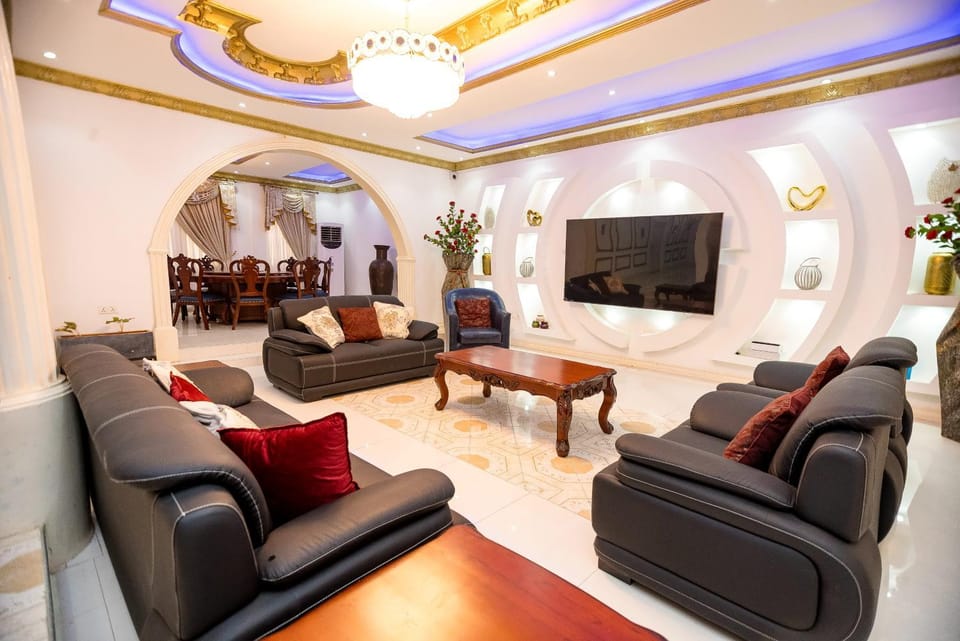 TV and multimedia, Living room, Seating area, Evening entertainment