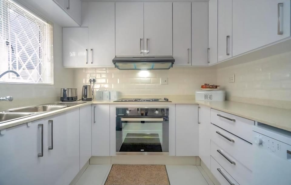 Durban Halaal Accommodation 3V Apartment in Durban