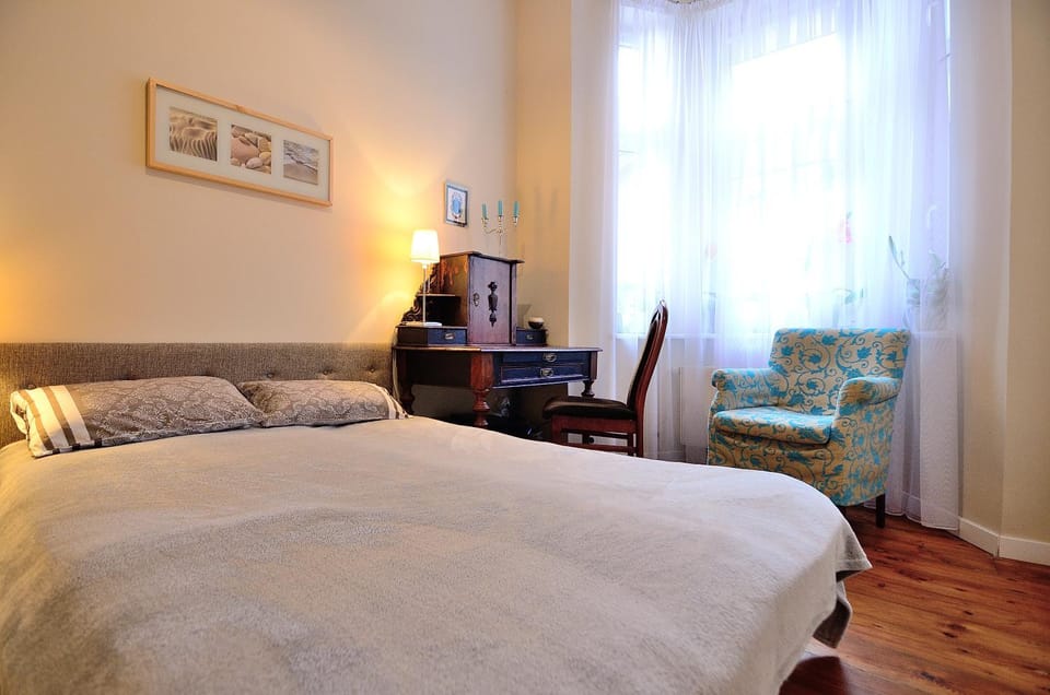 Seating area, Bedroom