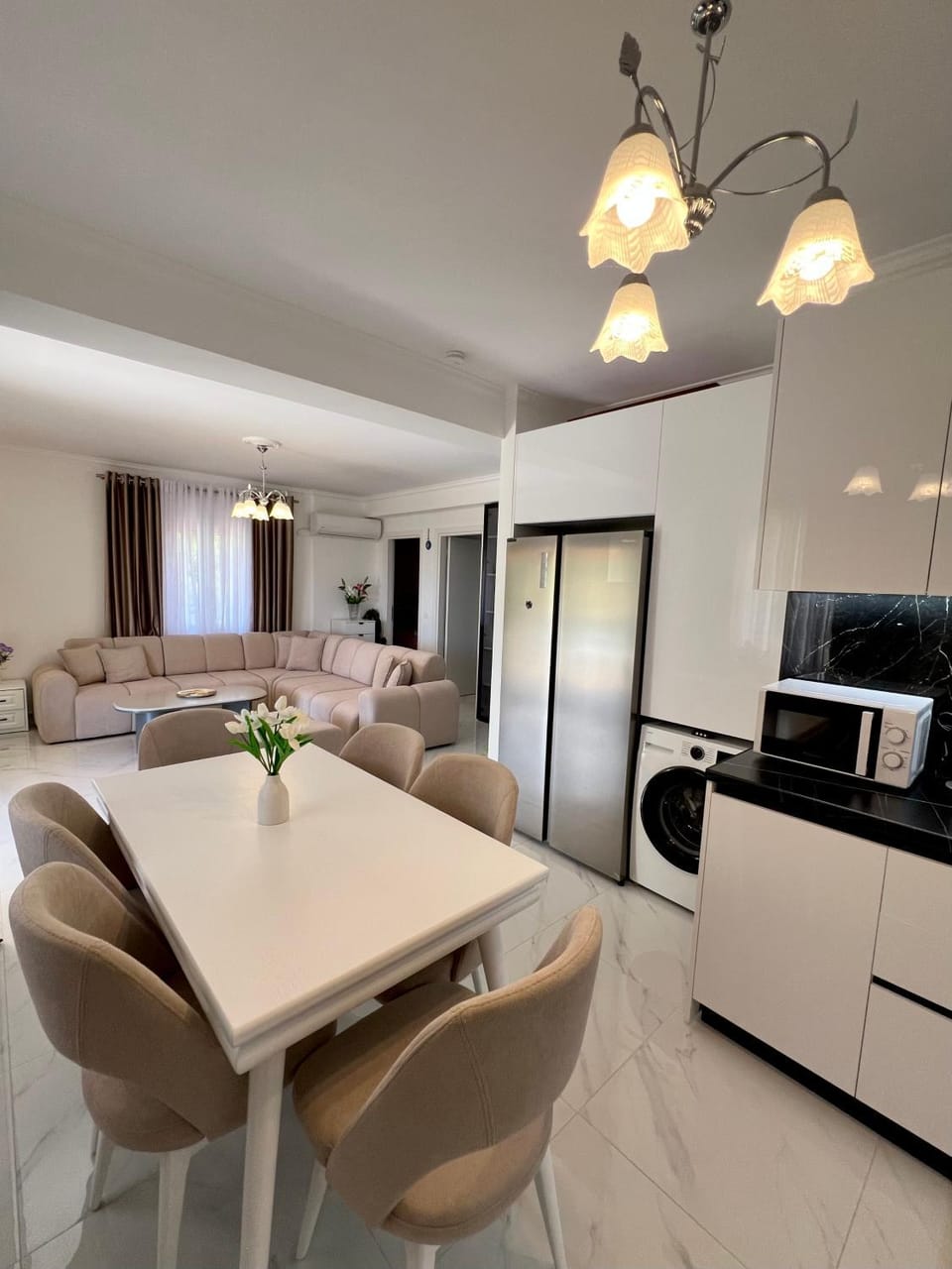 Living room, Dining area, kitchen