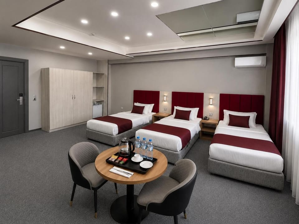 Bed, TV and multimedia, Coffee/tea facilities, Photo of the whole room, Bedroom, minibar, wardrobe, air conditioner