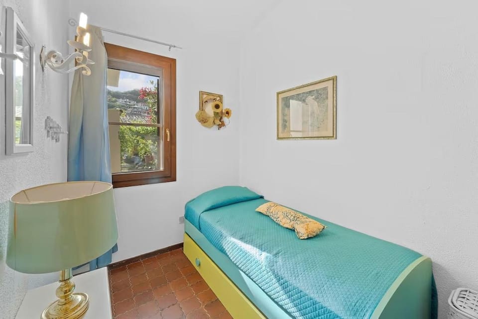 Bed, Bedroom, towels, towels, wardrobe