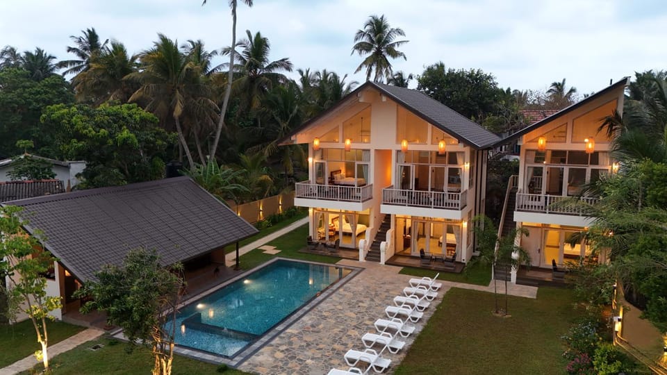 Property building, Garden, Swimming pool