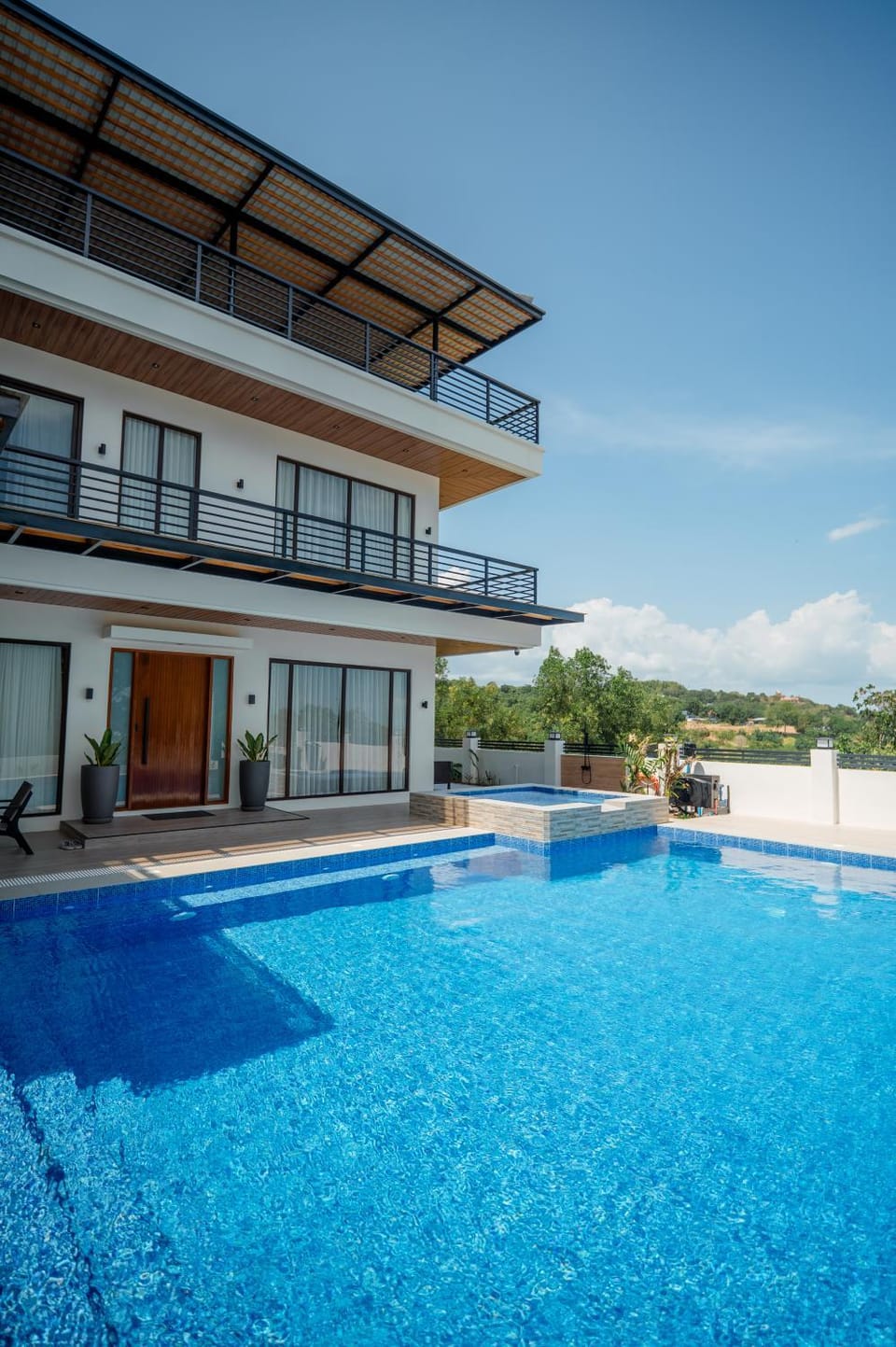 Property building, Day, Swimming pool