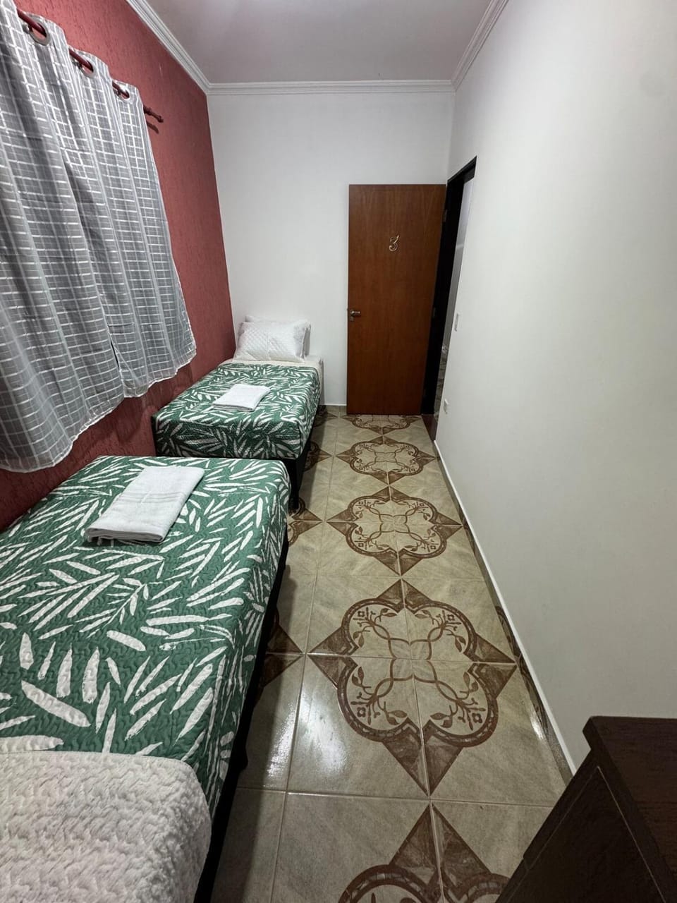 1 Quarto confortavel em casa espaçosa Bed and Breakfast in Santana de Parnaíba