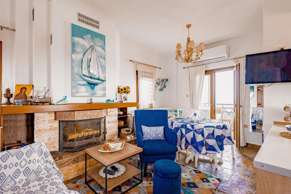 TV and multimedia, Living room, Seating area, Dining area, air conditioner