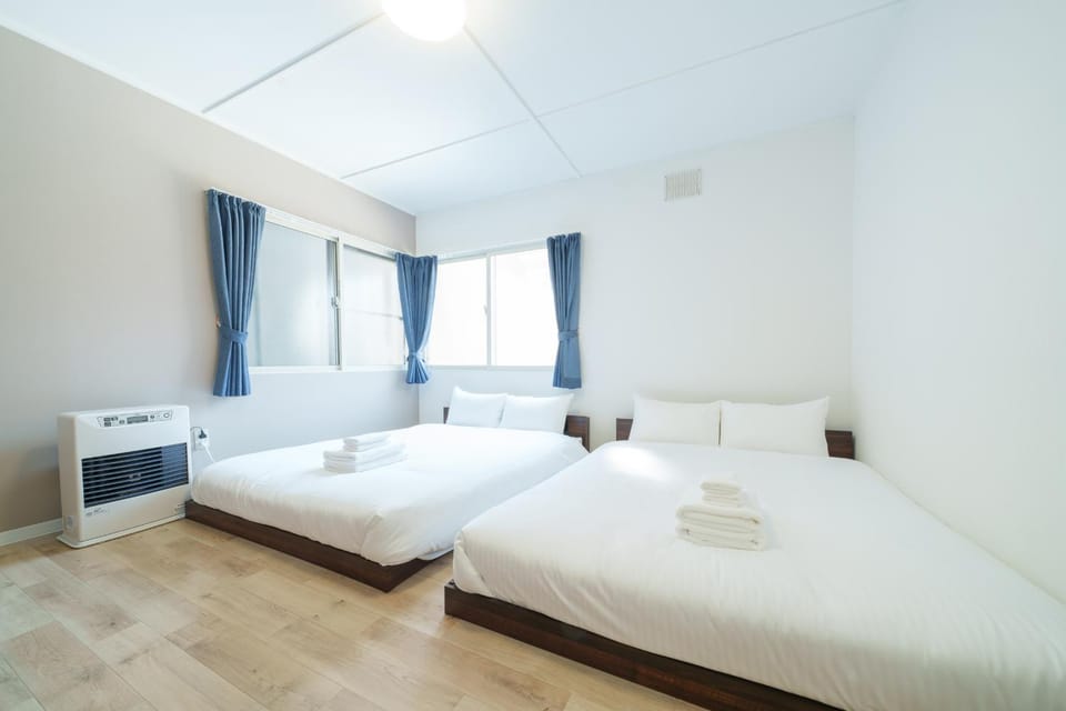 Bed, Bedroom, heating, air conditioner