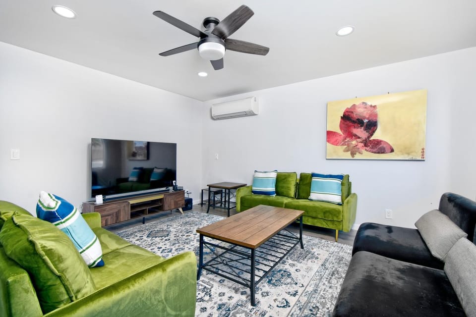 Communal lounge/ TV room, TV and multimedia, Living room, Seating area