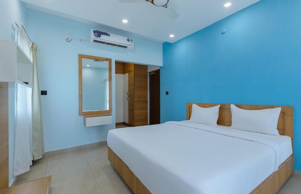 Luxury Posh 3 BR Apt Airport Take off Landing View Dr Rela Hospital 5 Mins Apartment in Chennai