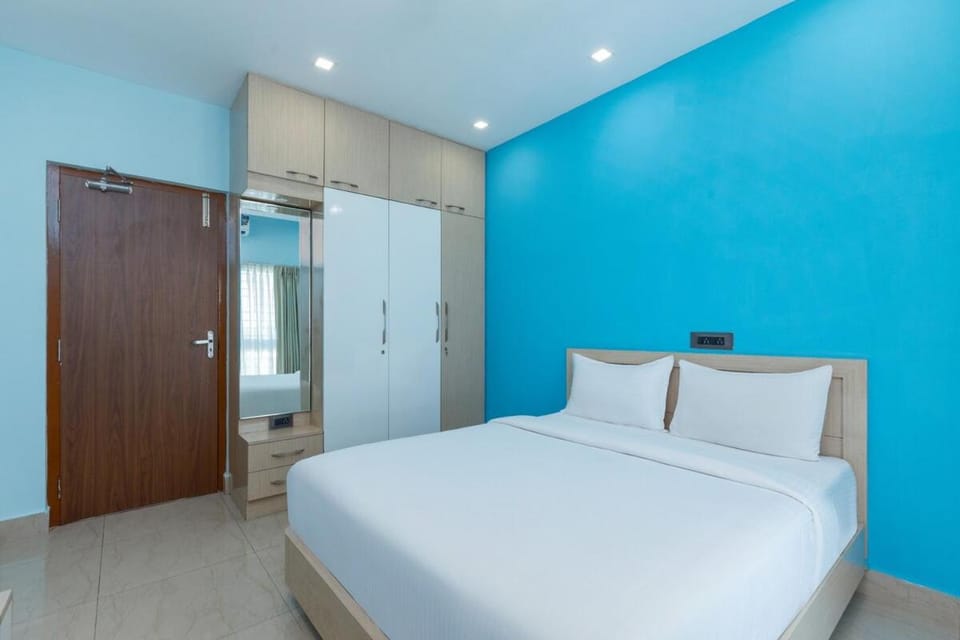 Luxury Posh 3 BR Apt Airport Take off Landing View Dr Rela Hospital 5 Mins Apartment in Chennai