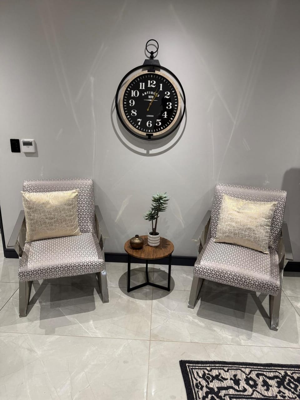 Living room, Seating area