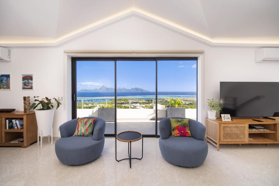Living room, Sea view
