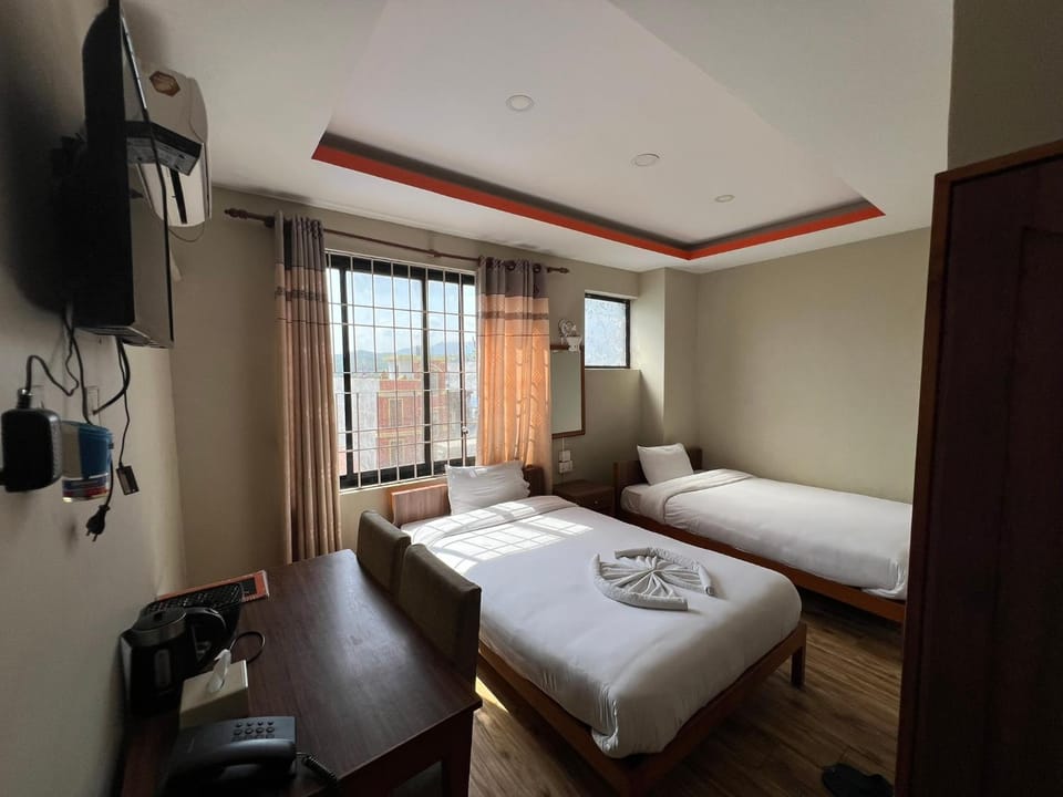 Bed, TV and multimedia, Photo of the whole room, Bedroom, towels
