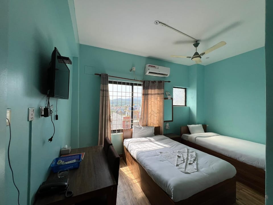 TV and multimedia, Photo of the whole room, Bedroom, air conditioner