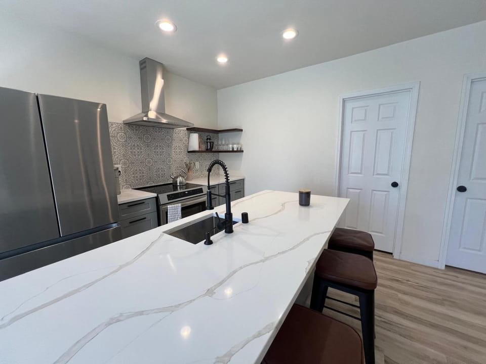 Modern 1bd Luxury Escape featuring Gourmet Kitchen and Spa Retreat bathroom tub House in SeaTac