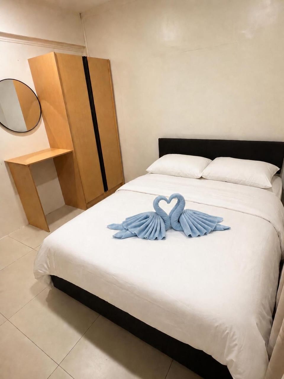 Bed, Photo of the whole room, Bedroom, towels, wardrobe