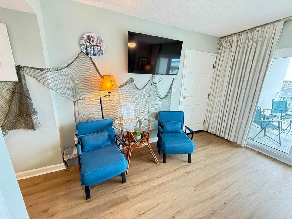 Top Floor King Studio w Gulf & Sound Views House in Okaloosa Island