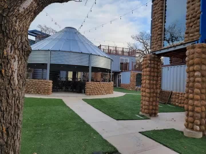 KB Book Fort Sill Tiny House Suite Slps 4 1Br 1Ba House in Medicine Park